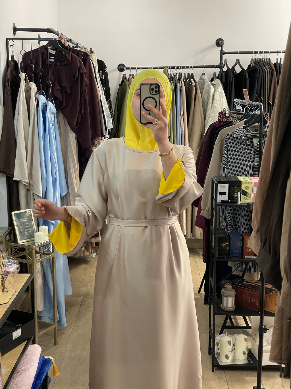 Abaya Hind