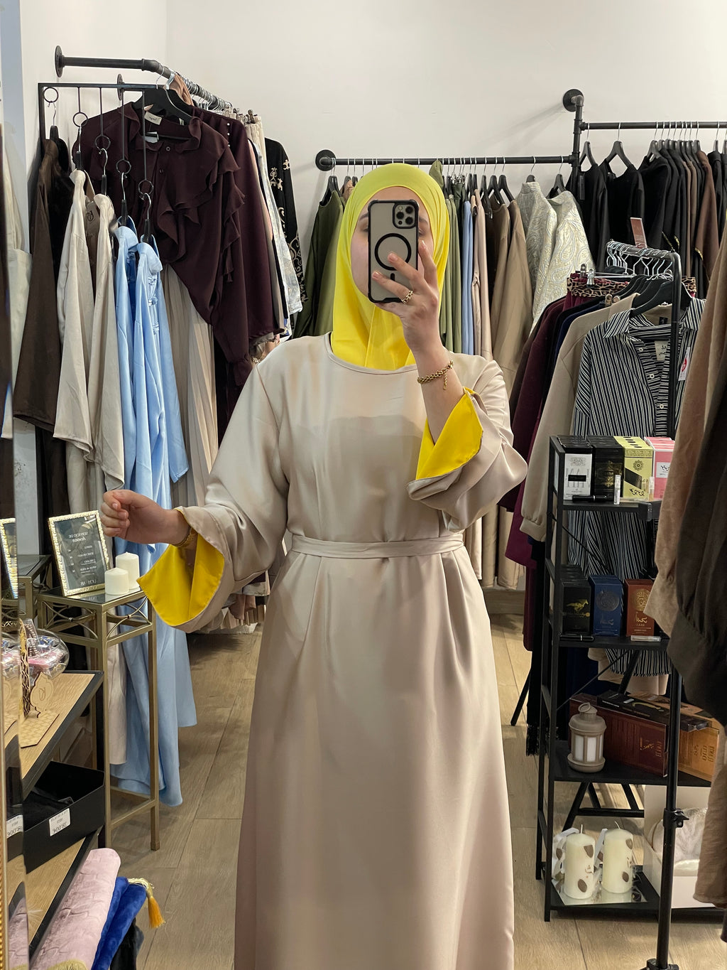 Abaya Hind